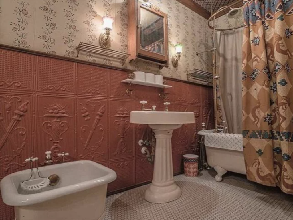 1920s bathroom