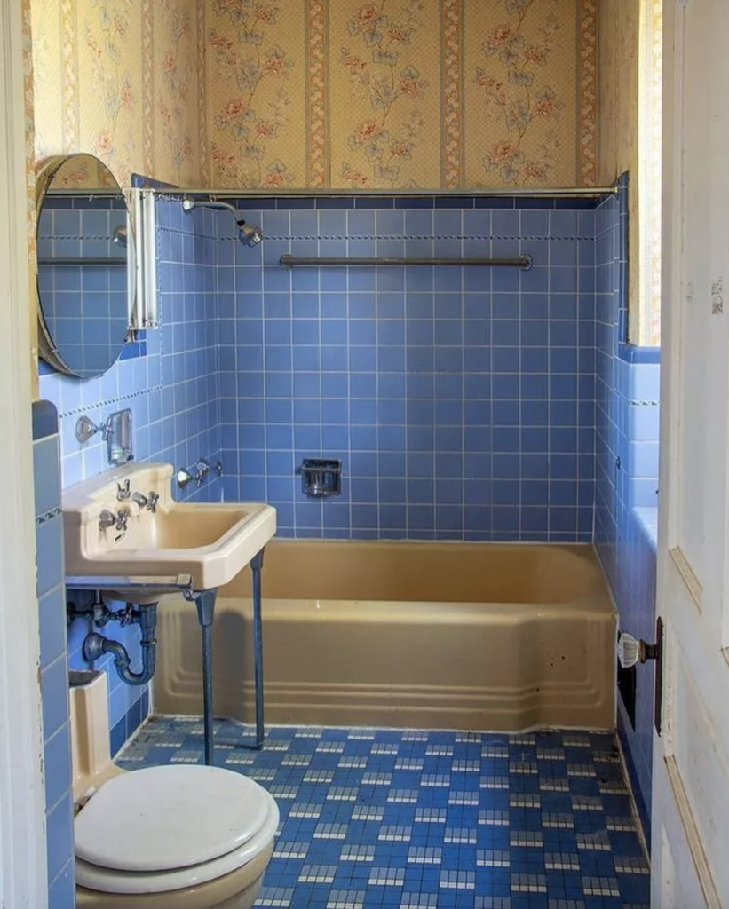 1930s bathroom