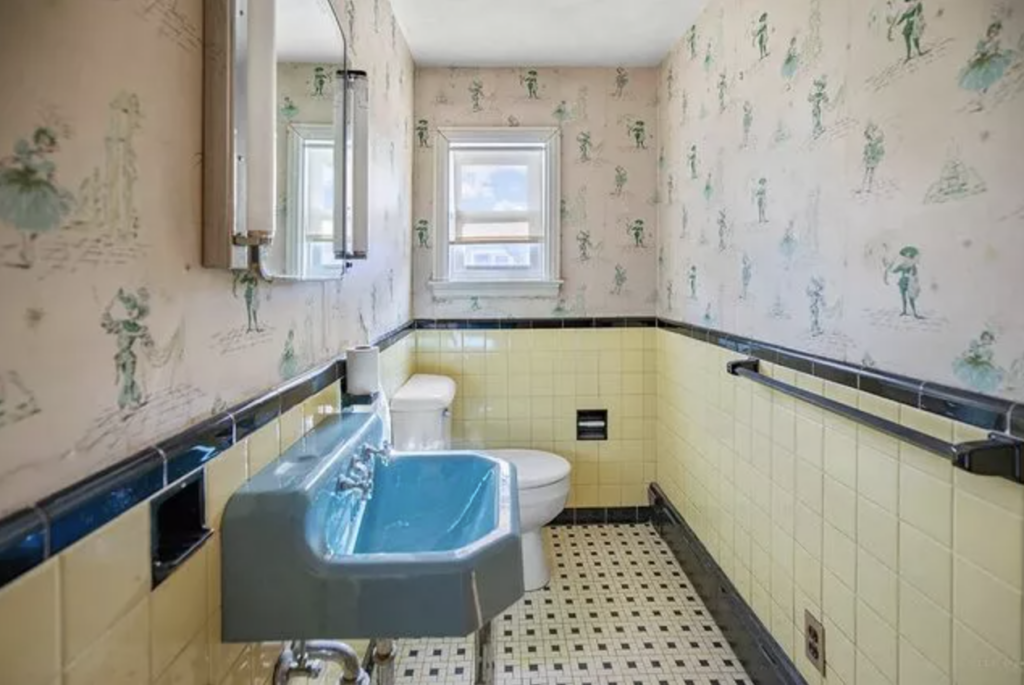 1950s bathroom